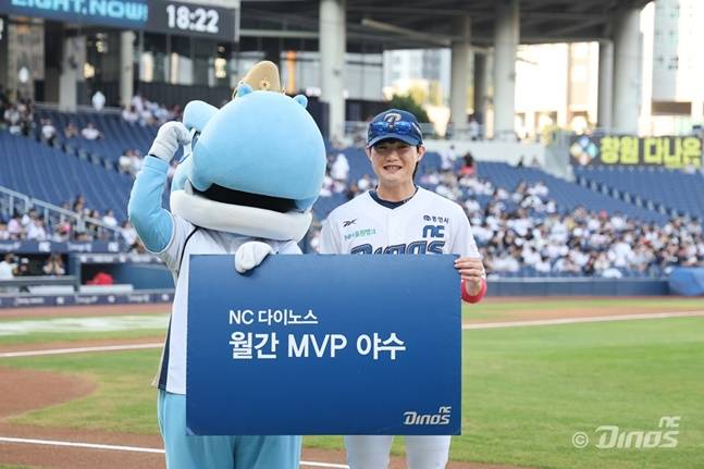 월간 MVP 받고도 'KIA산 중견수'에 주전 내줬다, 그래도 11회 끝내기안타 폭발→5할 승률 복귀 이끌었다