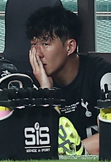 하늘도 도운 손흥민의 고별전, 뜨거운 눈물과 함께 끝났다