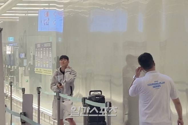 양민혁, 왜 韓 못 떠났나…동료들과 출국장 갔다가 리턴→팬들은 여권 문제 언급 [IS 인천]