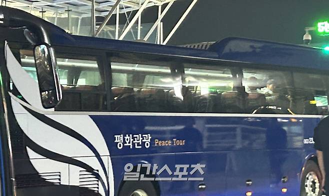 양민혁, 왜 韓 못 떠났나…동료들과 출국장 갔다가 리턴→팬들은 여권 문제 언급 [IS 인천]