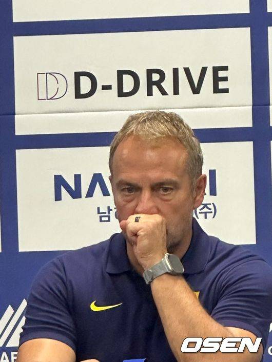“비행기 시간이 급해서…” 야말 등 바르셀로나 전원, 대구전도 믹스트존 패싱 [오!쎈 대구]