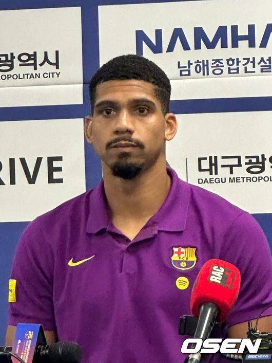 “비행기 시간이 급해서…” 야말 등 바르셀로나 전원, 대구전도 믹스트존 패싱 [오!쎈 대구]