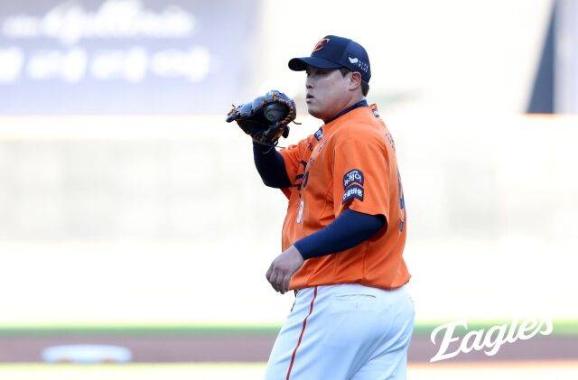 “(양상문)투수코치가 짠다” 김경문 절대적 신뢰…문동주로 정공법, 어? 비 오면 LG 빅매치에 ‘폰와류’ 가능