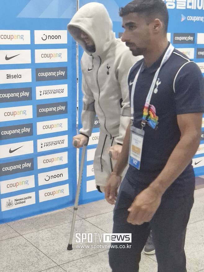 떠들썩하던 믹스트존 취재진, 잠시 일동 '숙연'...토트넘, 쏘니와 헤어지자마자 '초비상' 걸렸다→무슨 일이