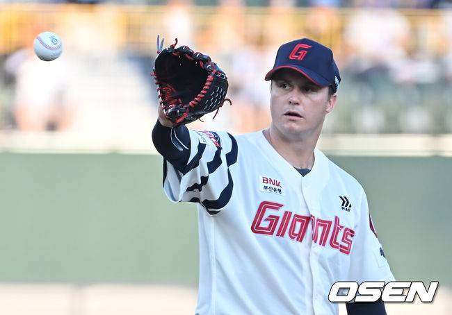 '엘동원' 과감히 내친 LG처럼…3위 롯데도 '5무원' 외인 교체 승부수 띄울까