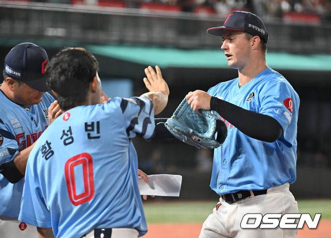 '엘동원' 과감히 내친 LG처럼…3위 롯데도 '5무원' 외인 교체 승부수 띄울까
