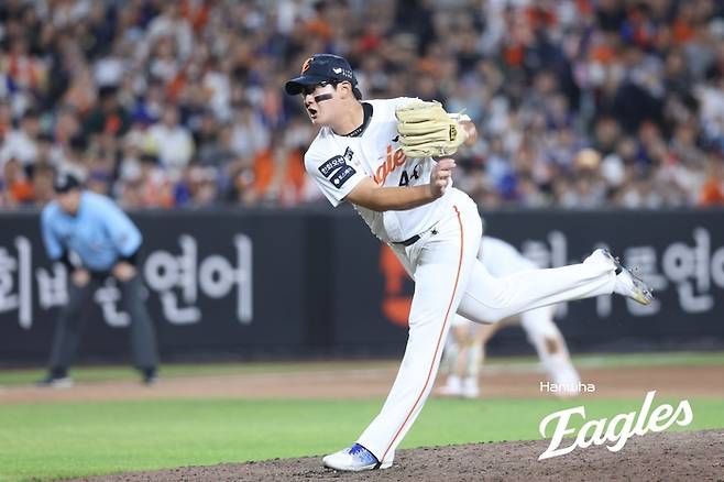 ‘LG에 1위 뺏겼다’ 한화, 문동주 7이닝 무실점 10K ‘호투’ 펼쳤는데…8회초 5실점→‘불펜 난조’ KT에 2-5로 패배 [SS대전in]