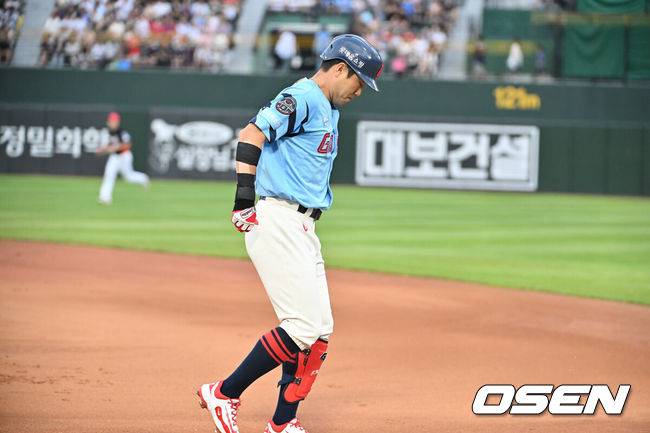 '명장'도 우려한 사태, '28타석 무안타' 소총도 안 터졌다...그런데 'Mr. 클러치' 캡틴까지 부상, 롯데 해결사 누가 맡나