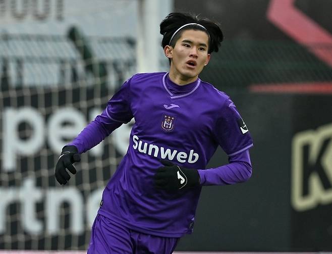 일본, 일본, 일본, 일본! 日 축구, 벨기에에서만 20명 넘게 뛴다…2005년생 기대주, '유럽행 교두보' 신트트라위던 이적 초읽기