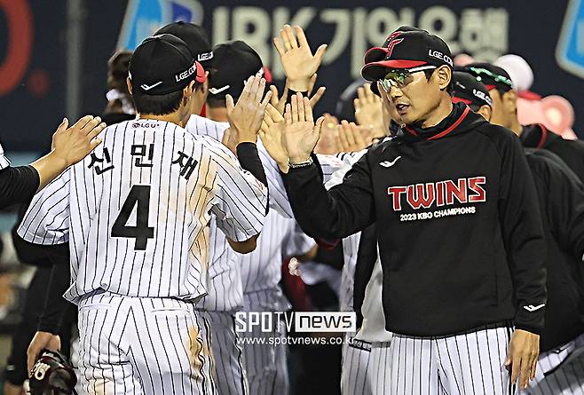 염경엽은 “감독은 못했다”고 실토했는데… ‘후반기 무적’ LG는 어떻게 1위를 탈환했나