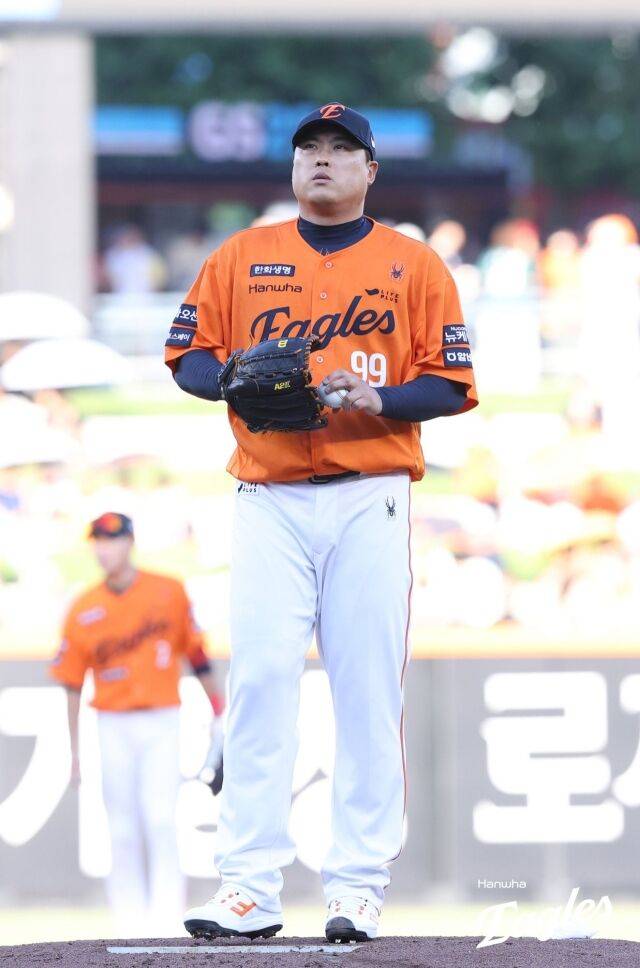 류현진이 초미의 관심사…LG는 예약했고 한화도 가능하다, 2012 삼성·2016 두산 통합우승 ‘대권의 자격’