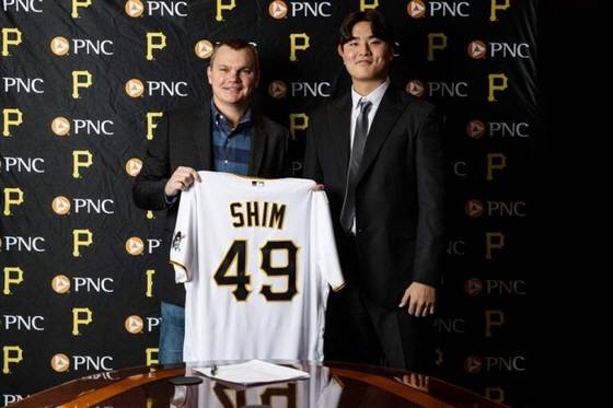 160km를 던지던 초특급 유망주의 충격 실패...남은 건 2년 후 KBO 복귀 뿐인가