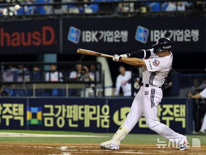 '햄스트링 부상' 롯데 전준우·'발가락 미세골절' 두산 김재환 1군 말소
