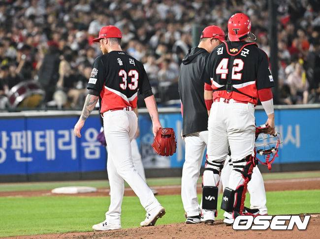 154km까지 뿌렸는데, 제구가 말썽...올러 복귀전, 시즌 최다 4볼넷-5실점 강판 [오!쎈 부산]