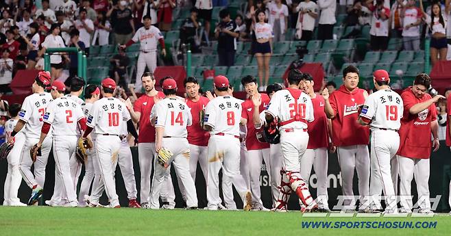 '대타 역전 스리런포로 KIA 밀어내고 단독 4위' 이숭용 감독
