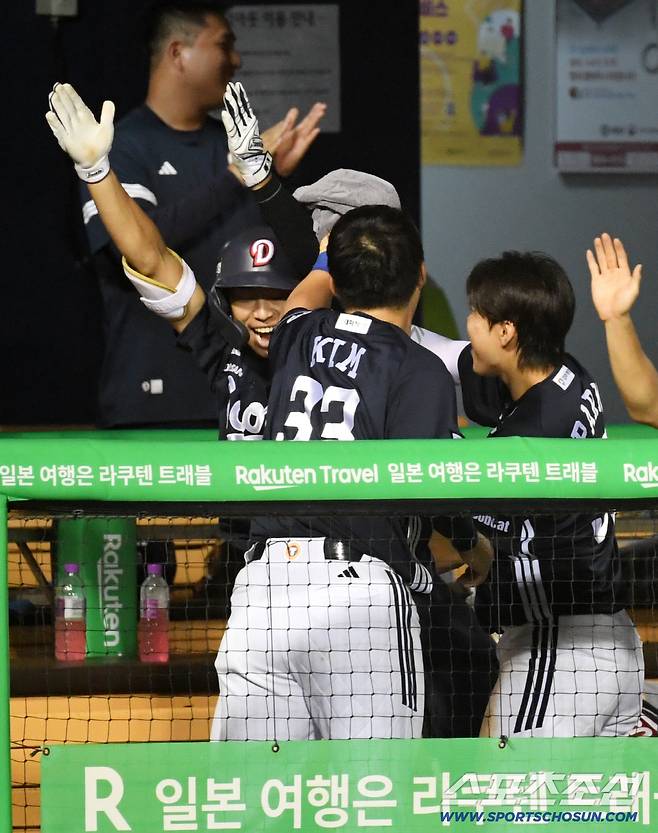 '초대형 트레이드 주인공' 이게 스타성이다! LG의 8연승 컷 → 7-3 따라잡혀 절망적 순간에 투런 작렬! 두산 10-8 승리