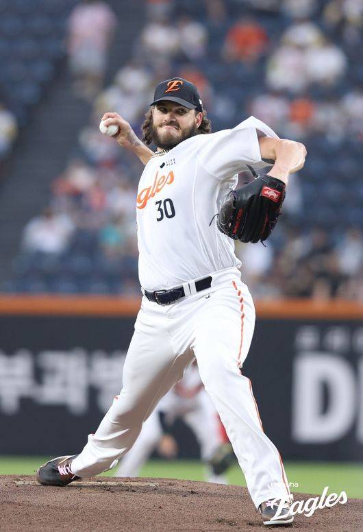 '개막 14연승' 폰세 또 이겼다, 한화 1위 탈환…김서현 연이틀 난조, KT 추격 뿌리치고 '진땀승' [대전 리뷰]