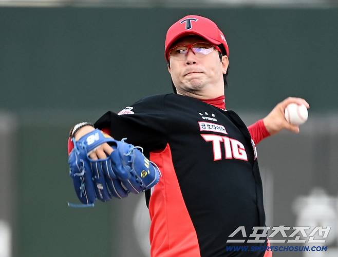 '초비상 김도영 또 부상' KIA 이겨도 못 웃었다 …'나성범 미친 호수비' 롯데에 6대5 진땀승[부산 리뷰]