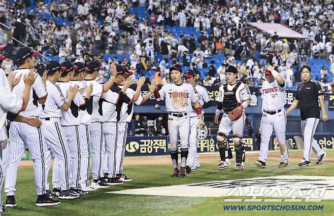 숨막히는 고지전! 한화 졌어요. LG가 다시 1위 →