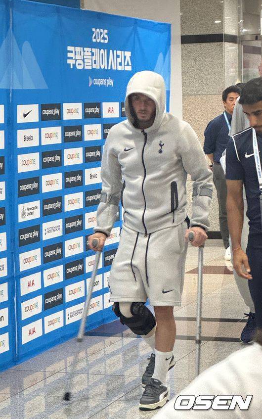 ‘손흥민 떠나자마자 악재’ 토트넘 부주장 매디슨, 서울에서 심각한 무릎부상…당분간 결장 불가피