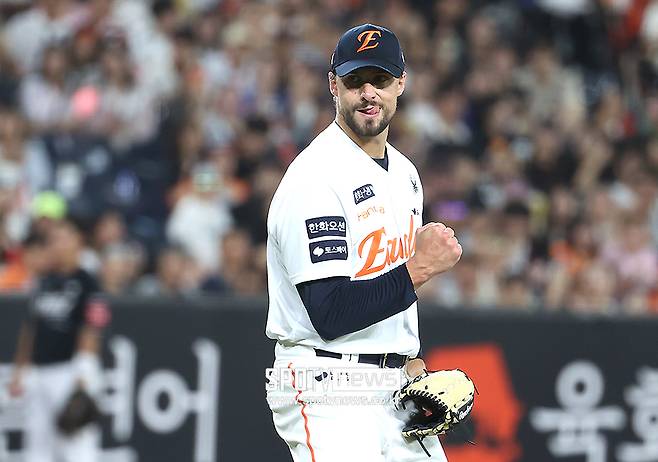 또 와르륵 무너진 한화 불펜, KT 강백호 9회 극적 역전 투런으로 위닝시리즈… LG 1위-한화 2위로 운명의 잠실 3연전 [대전 게임노트]