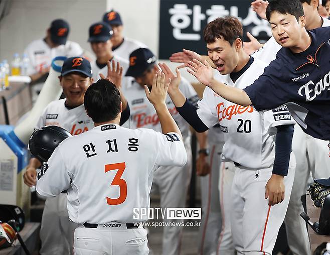 또 와르륵 무너진 한화 불펜, KT 강백호 9회 극적 역전 투런으로 위닝시리즈… LG 1위-한화 2위로 운명의 잠실 3연전 [대전 게임노트]