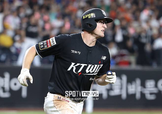 또 와르륵 무너진 한화 불펜, KT 강백호 9회 극적 역전 투런으로 위닝시리즈… LG 1위-한화 2위로 운명의 잠실 3연전 [대전 게임노트]
