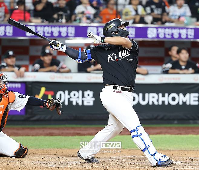 또 와르륵 무너진 한화 불펜, KT 강백호 9회 극적 역전 투런으로 위닝시리즈… LG 1위-한화 2위로 운명의 잠실 3연전 [대전 게임노트]