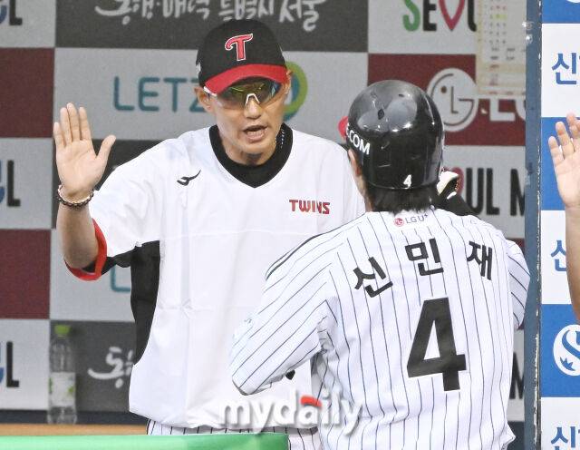 7연속 위닝→하루 만에 1위 다시 탈환, 염경엽 함박웃음