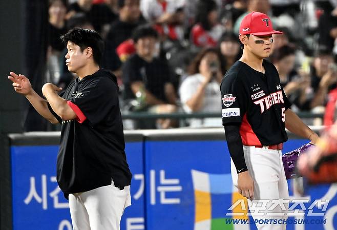 '아 가슴 철렁!' 김도영 햄스트링 통증 교체, 끝나지 않는 악몽에 이기고도 웃지 못한 KIA 벤치[부산 현장]