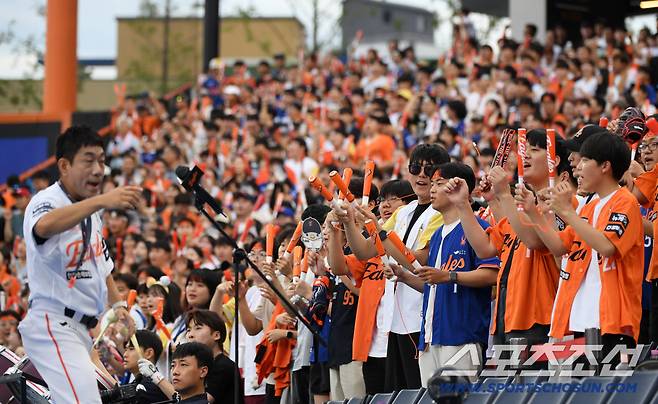 '이럴수가' 1만7천석 한화가 2만석 KIA보다 관중이 많다니... '쾌속질주' 오늘 900만명 돌파. 작년 800만명보다도 빠르다[SC 포커스]
