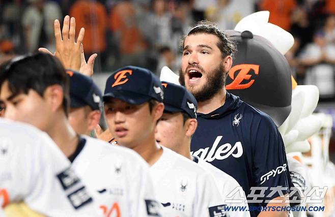 선동열·류현진도 못한 신기록까지 단 1걸음! 44년간 단 3명뿐…한화 에이스, '역사상 최초' 넘어 우승까지 달릴까 [SC포커스]
