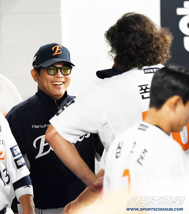 선동열·류현진도 못한 신기록까지 단 1걸음! 44년간 단 3명뿐…한화 에이스, '역사상 최초' 넘어 우승까지 달릴까 [SC포커스]