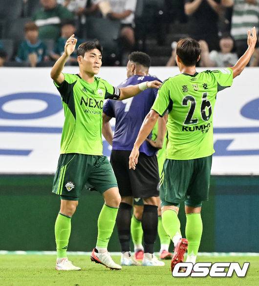 ‘교체카드 이승우 결승골 작렬!’ 전북, 안양 2-1 격파...21경기 연속 무패, 역대 공동 4위 대기록 달성 [오!쎈 전주]