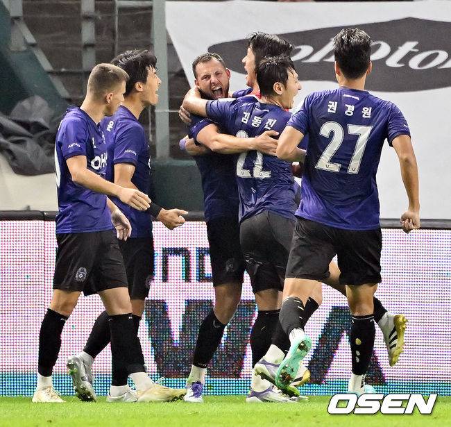 ‘교체카드 이승우 결승골 작렬!’ 전북, 안양 2-1 격파...21경기 연속 무패, 역대 공동 4위 대기록 달성 [오!쎈 전주]