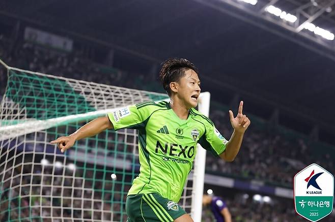 [현장 REVIEW] '중요한 순간, 슈퍼스타가 터졌다' 이승우 극장 결승골 폭발! 전북, 안양에 2-1 승리...21경기 무패 행진