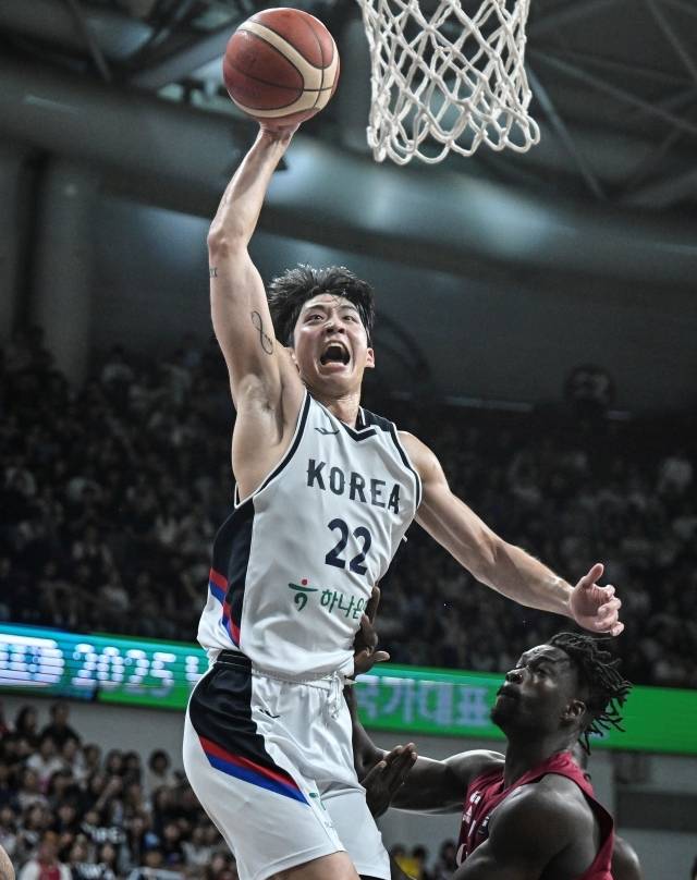 ‘대한민국 초비상’ 여준석, 무릎 내측 인대 손상…레바논전 출전 가능한가? “아침에 일어난 뒤 상태 지켜봐야” [아시아컵]