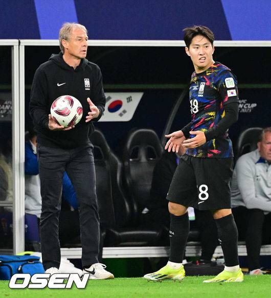 '베트남 1/3!!!!' 폭발 中 “클린스만 연봉으로 경기장 지어라”... 중국 축구, 뿌리부터 썩었다