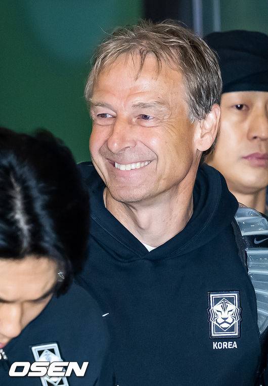 '베트남 1/3!!!!' 폭발 中 “클린스만 연봉으로 경기장 지어라”... 중국 축구, 뿌리부터 썩었다