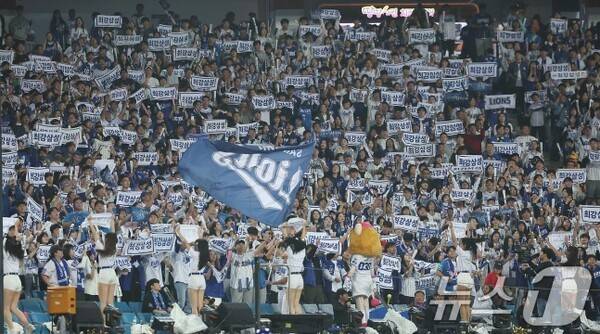 '대박! 삼성 120만 돌파'...리그 1위 LG도 제쳤다! KBO, 역대 최소 경기 900만 달성