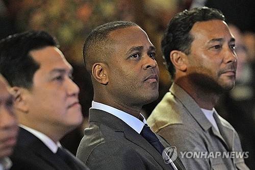 한국 감독 '나가!', 명분 없이 쫓아내더니…후임 사령탑 월드컵 예선 직전 '레전드 매치 참가'→클린스만과 비슷?