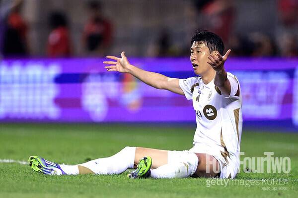 [mls.review] ‘손흥민이 해냈다’ 데뷔전 환상 PK 유도…LAFC, 시카고에 2-2 무