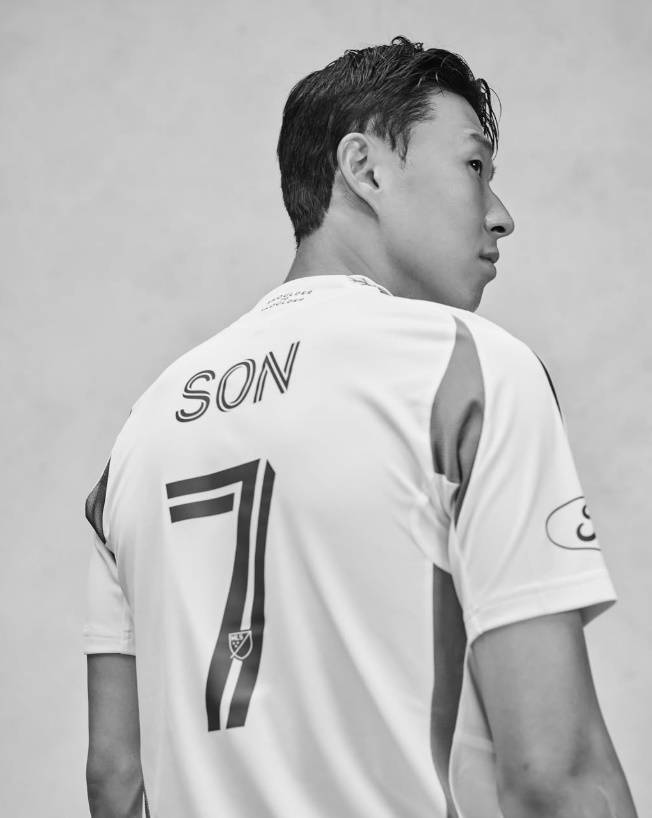 美 데뷔전 치른 손흥민,