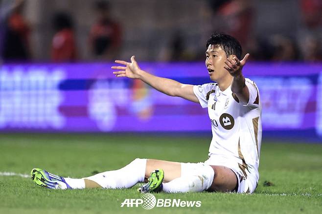 축구화 벗겨지고, 괜한 시비까지... 손흥민 '험난했던' MLS 신고식