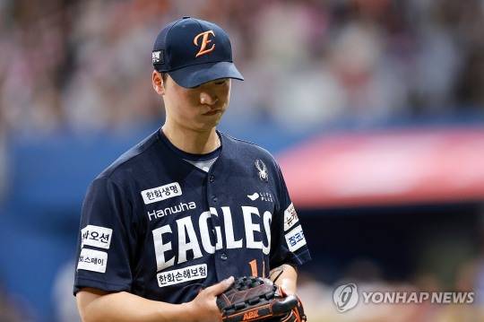 '내용이 너무 좋지 않다' 한화 김경문 감독도 포기...엄상백 2군 강등 '78억 FA' 첫해 1승 7패 부진 지속