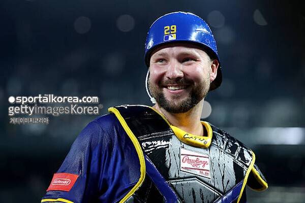 말도 안 돼! '160km' 받아쳐 시즌 44호 홈런이라니…포수 최초 50홈런 향해 연이틀 대포 가동, 이대로 MVP까지?