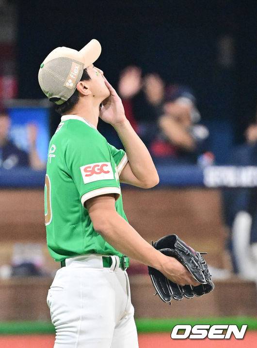 ‘이럴 수가’ 마무리투수 자진 강판이라니, 팔꿈치 통증→검진 예정…키움 끝내기 역전승에도 웃지 못했다