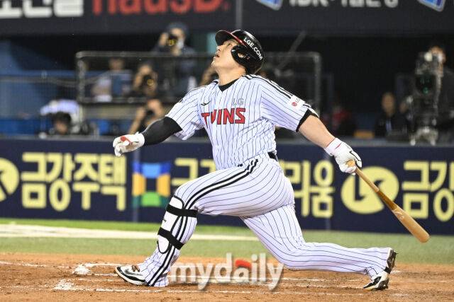 1점차에서 안일한 홈태그라니... LG 안방마님 공격도 수비도 안 풀린다 안풀려