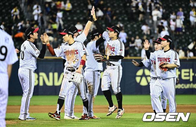 ‘17승4패’ LG 미쳤다, 왜 역대급 성적인가…외인 투수 10명, 1~3선발 16명 상대한 결과다