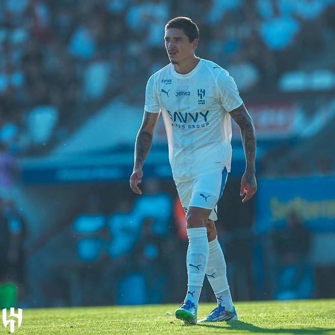 유럽 구단 6-0 대파! '이게 바로 탈아시아' 맨시티 꺾더니→유럽 휩쓴다…누네스도 데뷔골 신났다